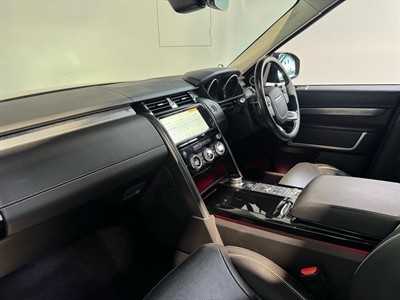 2017 Land Rover Discovery - Thumbnail