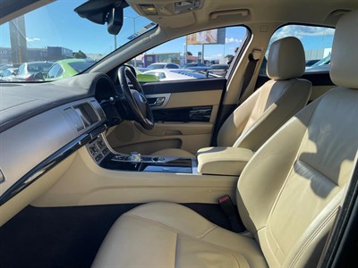 2013 Jaguar XF - Thumbnail