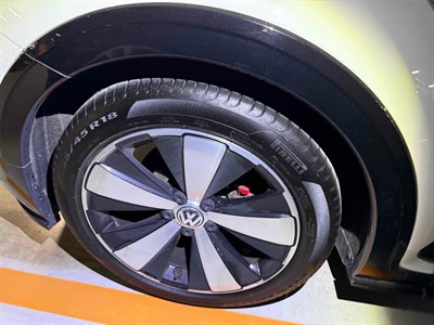 2017 Volkswagen Beetle - Thumbnail