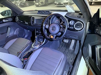 2017 Volkswagen Beetle - Thumbnail