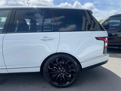 2017 Land Rover Range Rover - Thumbnail