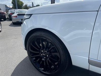 2017 Land Rover Range Rover - Thumbnail