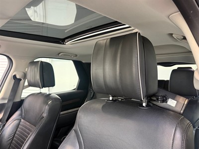 2017 Land Rover Discovery - Thumbnail