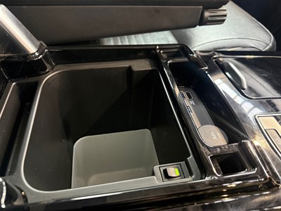 2017 Land Rover Discovery - Thumbnail