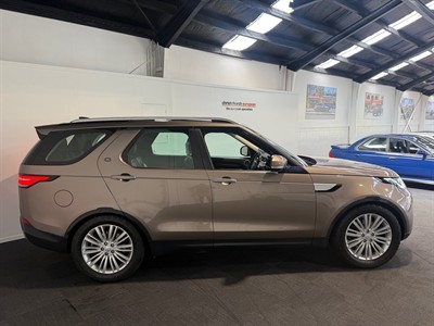 2017 Land Rover Discovery - Thumbnail