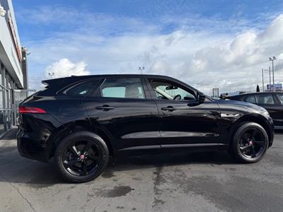 2017 Jaguar F-Pace - Thumbnail