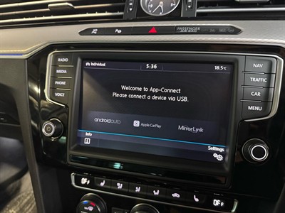 2016 Volkswagen Passat - Thumbnail