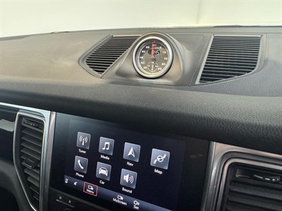 2016 Porsche Macan - Thumbnail