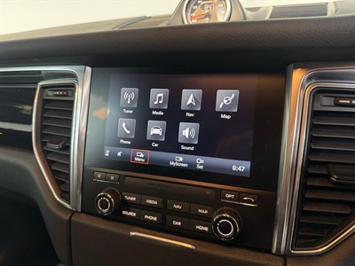 2016 Porsche Macan - Thumbnail