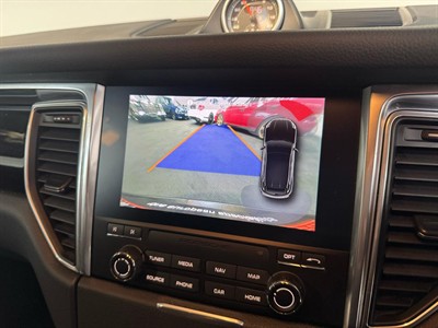 2016 Porsche Macan - Thumbnail