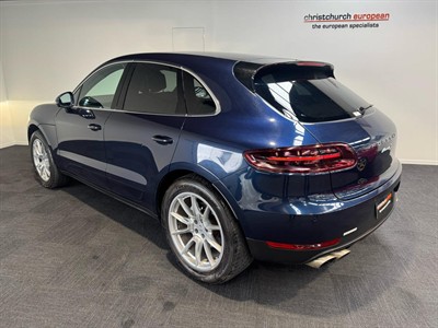 2016 Porsche Macan - Thumbnail