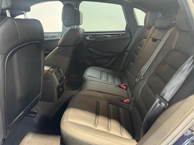 2016 Porsche Macan - Thumbnail