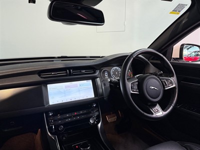 2019 Jaguar XF - Thumbnail