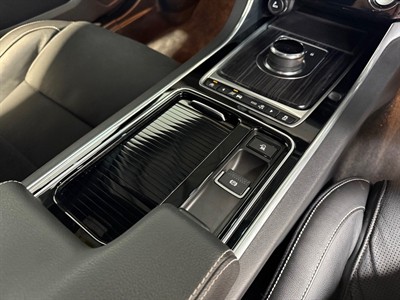 2019 Jaguar XF - Thumbnail