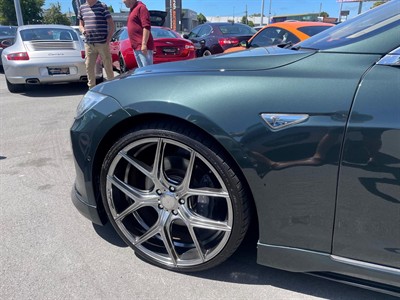 2014 Tesla Model S - Thumbnail