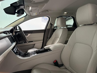 2018 Jaguar XF - Thumbnail