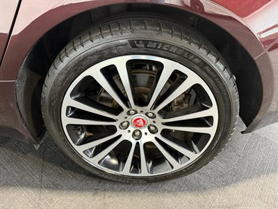 2018 Jaguar XF - Thumbnail