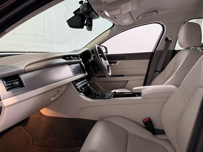 2018 Jaguar XF - Thumbnail