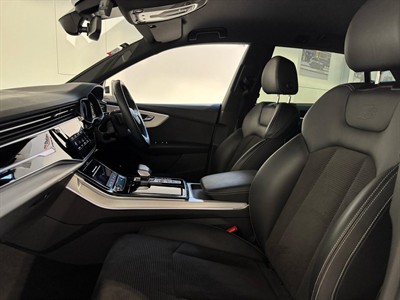 2019 Audi Q8 - Thumbnail