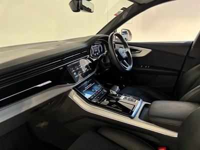 2019 Audi Q8 - Thumbnail