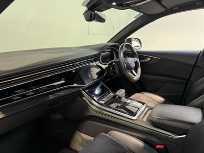 2018 Audi Q8 - Thumbnail