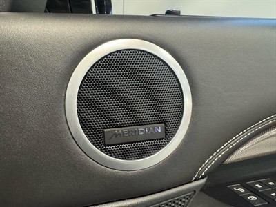 2020 Land Rover Discovery - Thumbnail