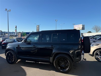 2023 Land Rover Defender - Thumbnail