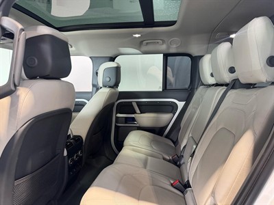 2023 Land Rover Defender - Thumbnail