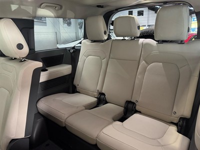 2023 Land Rover Defender - Thumbnail