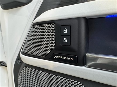 2023 Land Rover Defender - Thumbnail