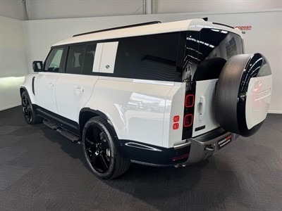 2023 Land Rover Defender - Thumbnail