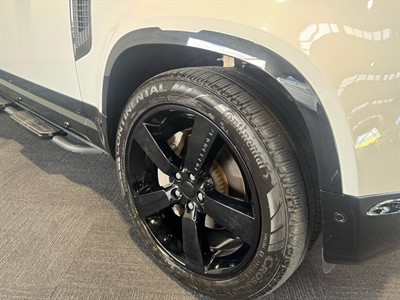 2023 Land Rover Defender - Thumbnail