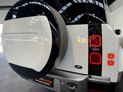 2023 Land Rover Defender - Thumbnail