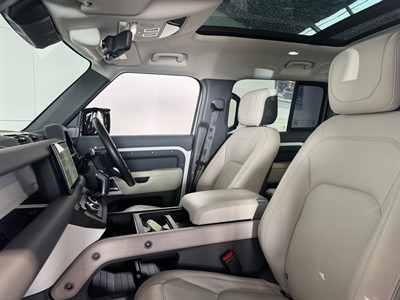 2023 Land Rover Defender - Thumbnail