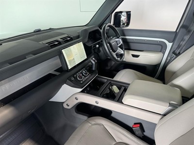 2023 Land Rover Defender - Thumbnail