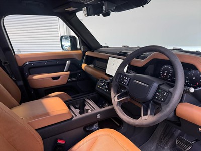 2024 Land Rover Defender - Thumbnail