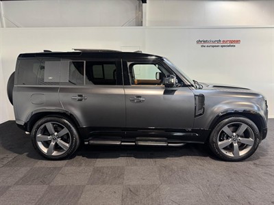 2024 Land Rover Defender - Thumbnail