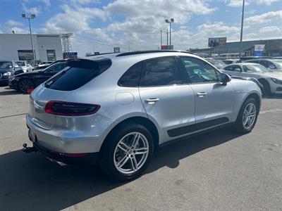 2015 Porsche Macan - Thumbnail