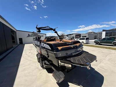 2023 Malibu Wakesetter - Thumbnail