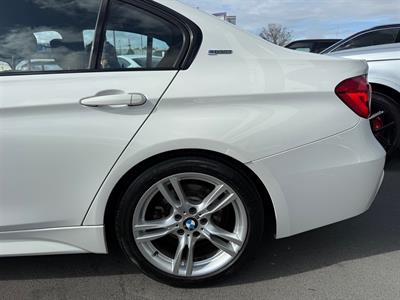 2016 BMW 330e - Thumbnail