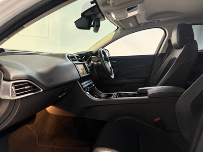 2016 Jaguar XE - Thumbnail