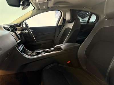 2016 Jaguar XE - Thumbnail