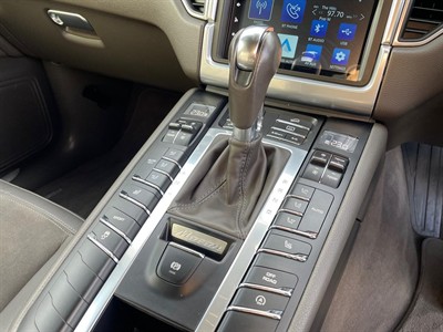 2014 Porsche Macan - Thumbnail