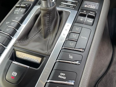 2014 Porsche Macan - Thumbnail