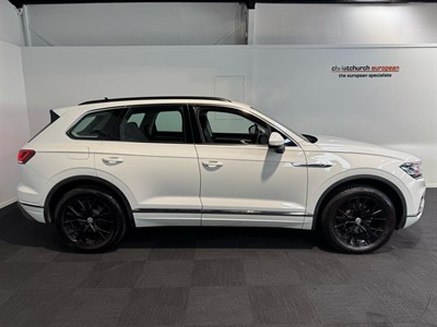 2019 Volkswagen Touareg - Thumbnail