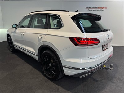 2019 Volkswagen Touareg - Thumbnail
