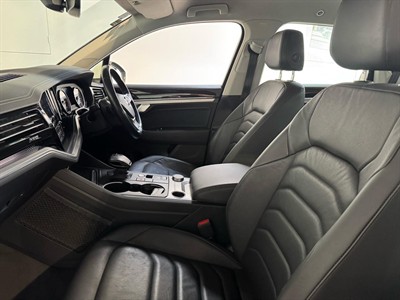 2019 Volkswagen Touareg - Thumbnail