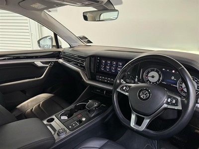 2019 Volkswagen Touareg - Thumbnail