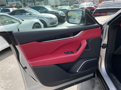 2017 Maserati Levante - Thumbnail