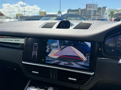 2020 Porsche Cayenne - Thumbnail